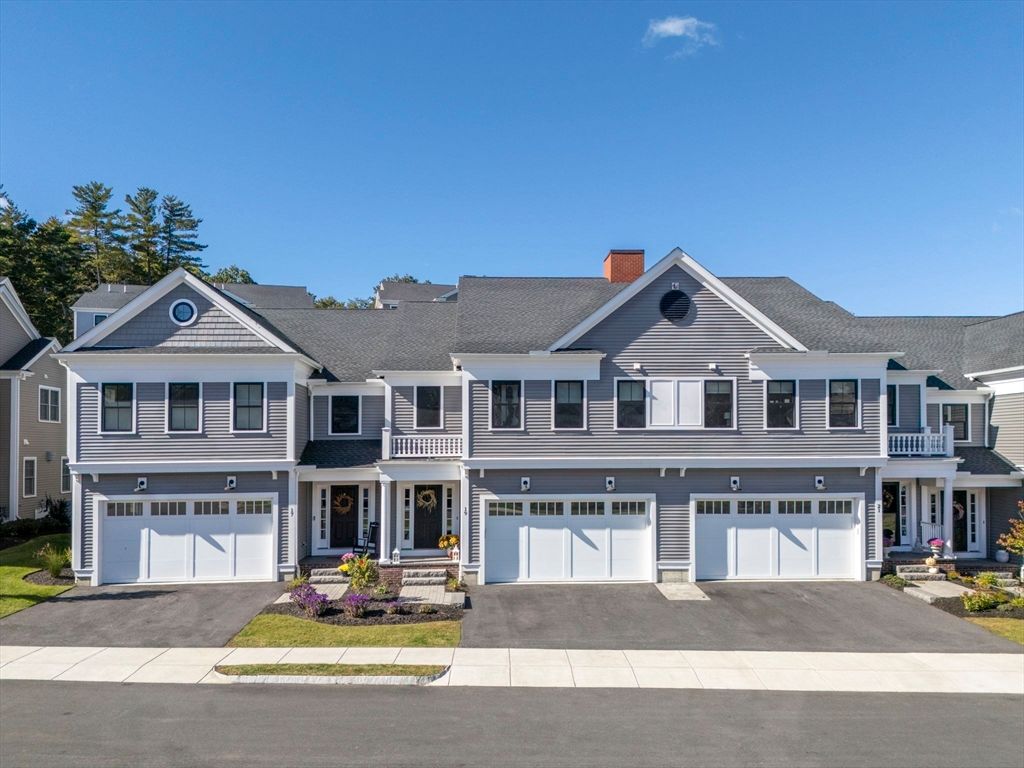 Attached, Exterior, Facade, Rowhouse