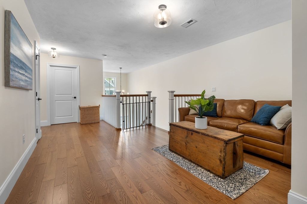 Interior, Pendant Lights, Wood Texture Flooring