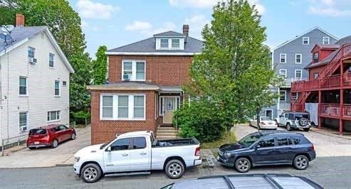 Exterior, Facade, Brick Facade, Rowhouse
