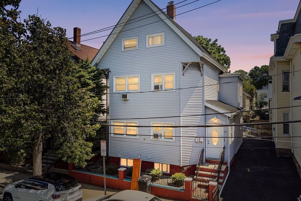 Exterior, Facade, Queen Anne Victorian