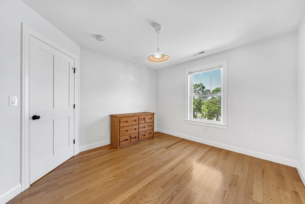 Empty room, Interior, Pendant Lights, Wood Texture Flooring