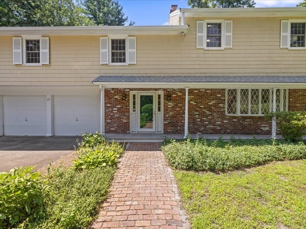 Attached, Exterior, Facade, Brick Facade, Raised Ranch