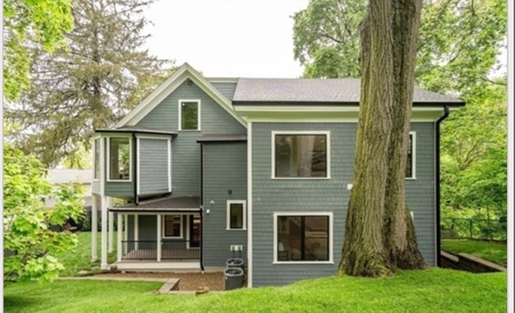 Backyard, Exterior, Facade, Raised Ranch
