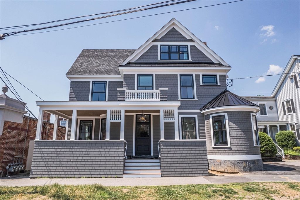 Exterior, Facade, Queen Anne Victorian