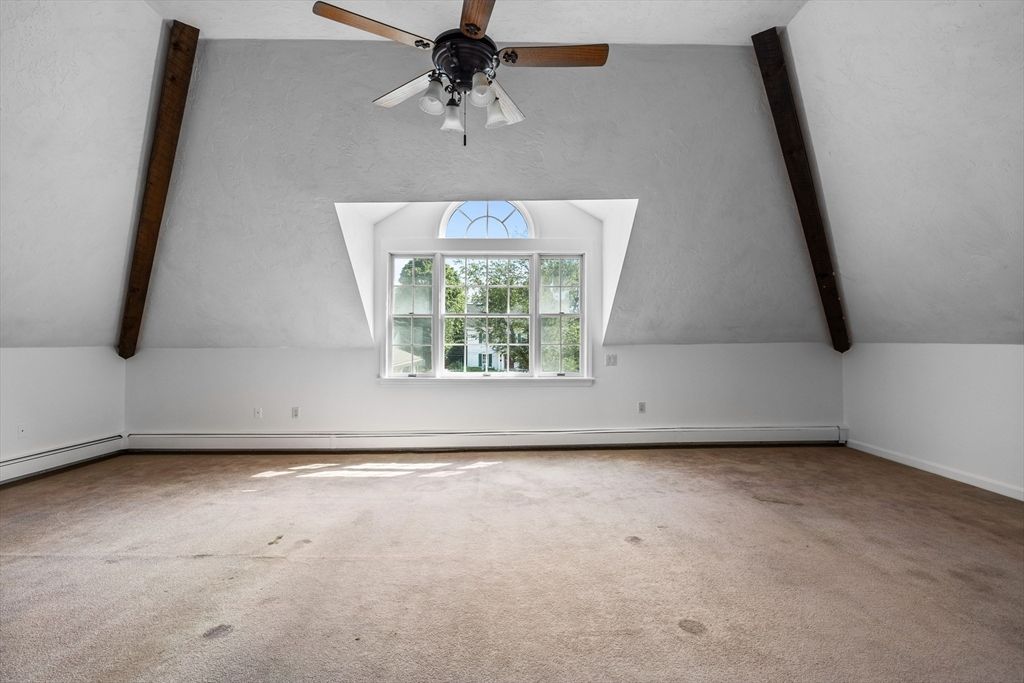 Empty room, Interior, Wooden Beams