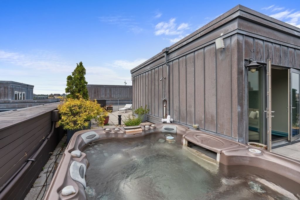 Exterior, Hot Tub