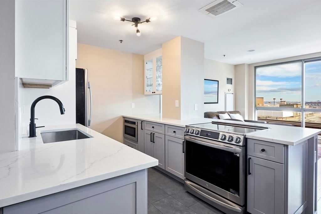 Interior, Kitchen, Stainless Steel Appliances, Water