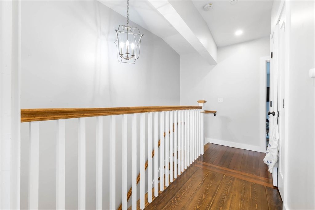 Interior, Pendant Lights, Recessed Lighting, Wood Texture Flooring