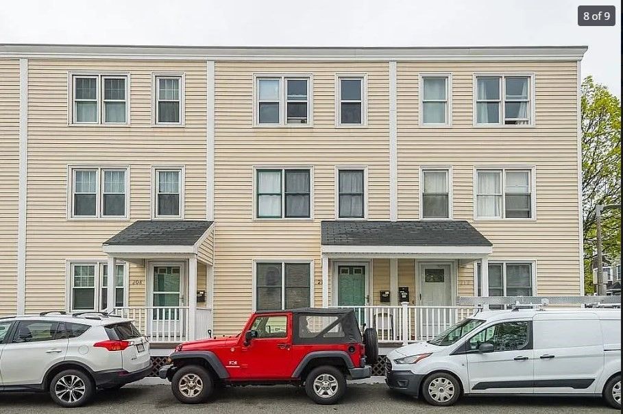 Exterior, Facade, Rowhouse