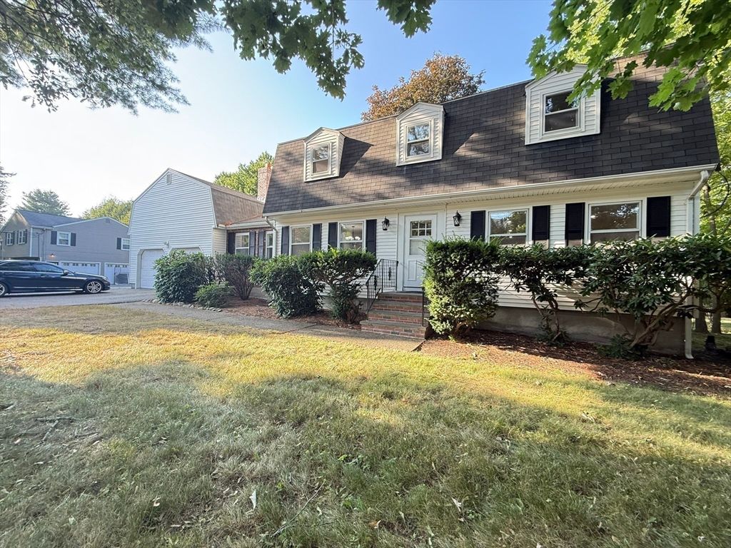 Exterior, Facade, Cape Cod