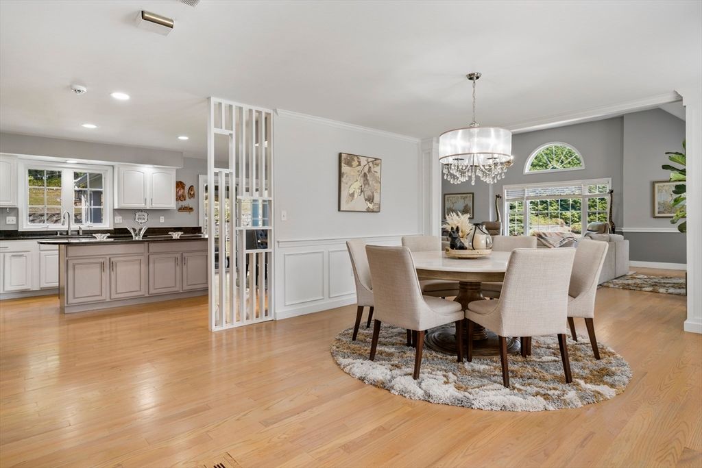 Chandelier, Dining room, Interior, Kitchen, Recessed Lighting, Wood Texture Flooring