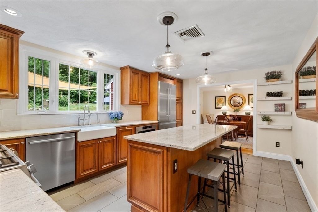 Dining room, Interior, Kitchen, Pendant Lights, Recessed Lighting, Stainless Steel Appliances
