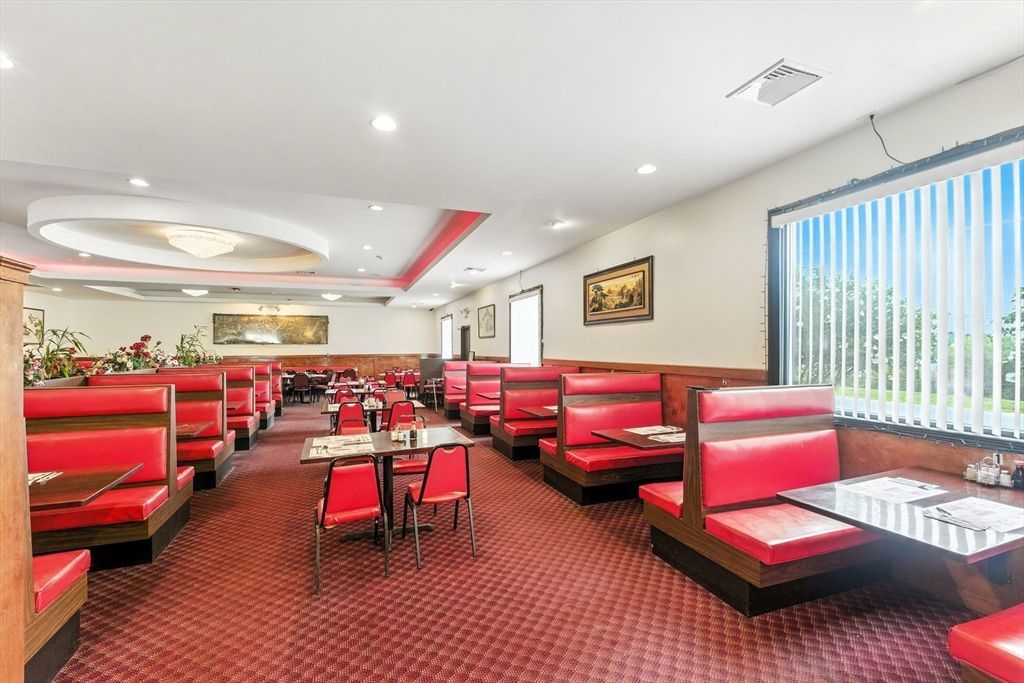 Dining room, Interior, Recessed Lighting