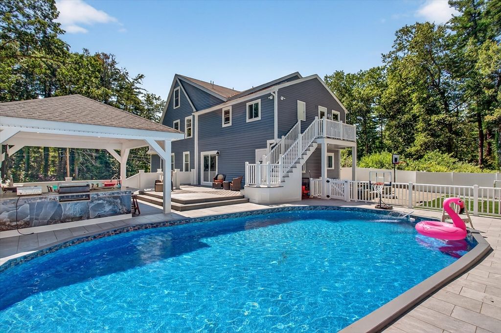 Exterior, Pool