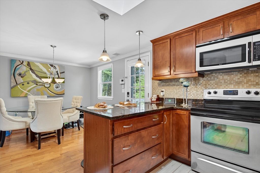 Dining room, Interior, Kitchen, Pendant Lights, Wood Texture Flooring