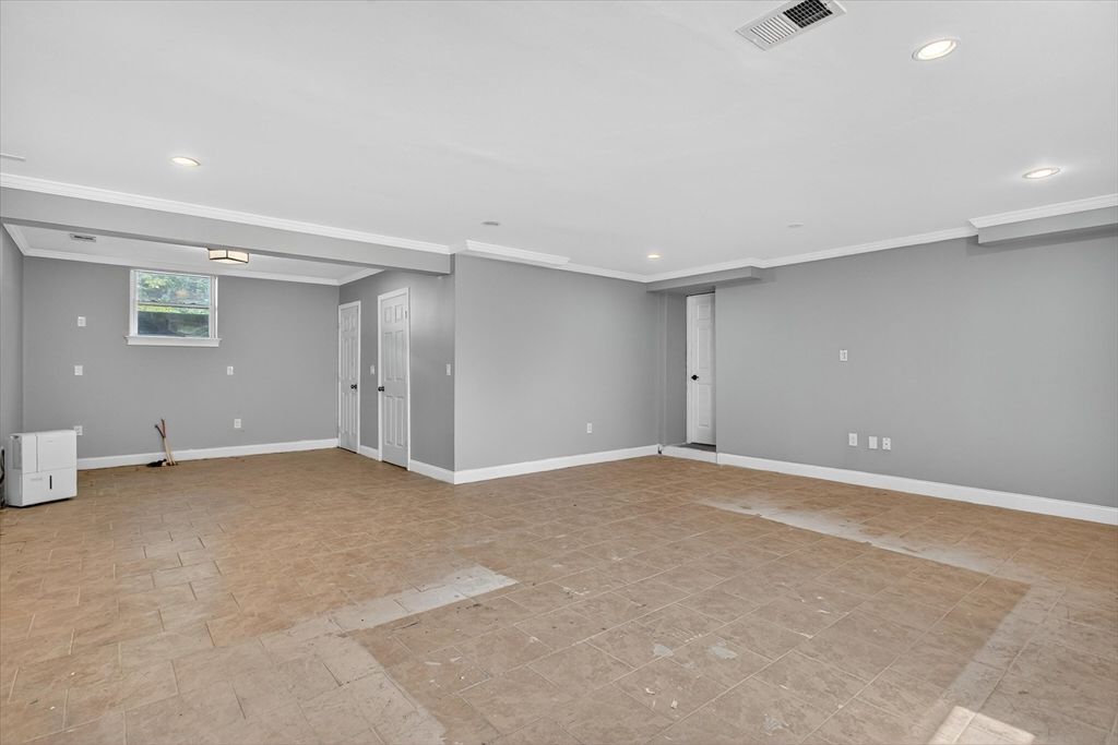 Empty room, Interior, Recessed Lighting