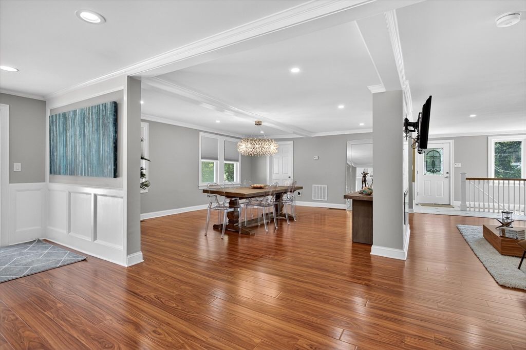 Chandelier, Dining room, Interior, Recessed Lighting, Wood Texture Flooring