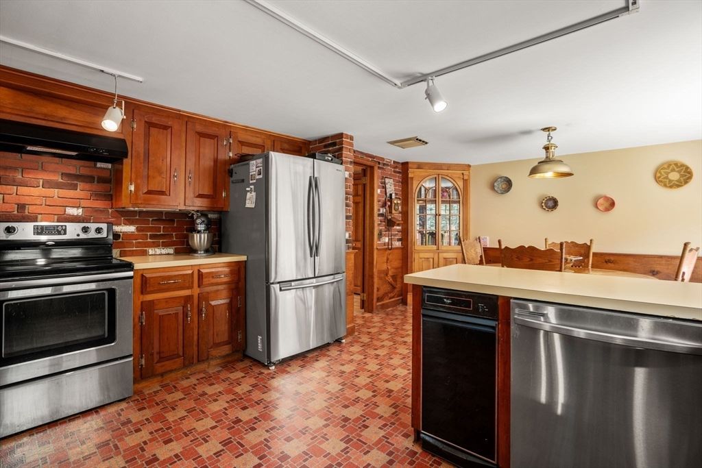 Dining room, Interior, Kitchen, Pendant Lights, Stainless Steel Appliances