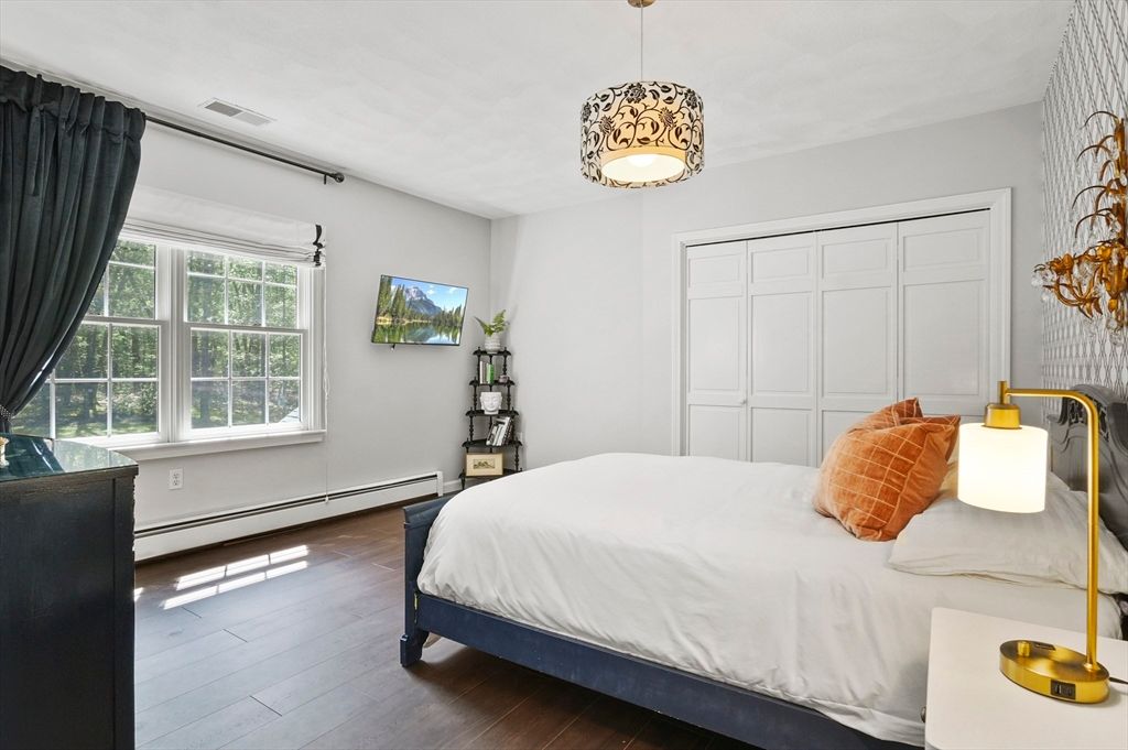 Bedroom, Interior, Pendant Lights, Wood Texture Flooring