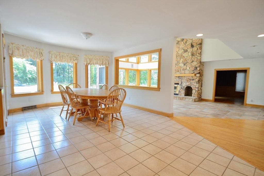 Dining room, Fireplace, Interior, Recessed Lighting, Wood Texture Flooring