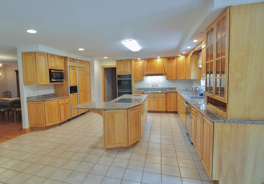 Dining room, Interior, Kitchen, Recessed Lighting, Stainless Steel Appliances, Wood Texture Flooring