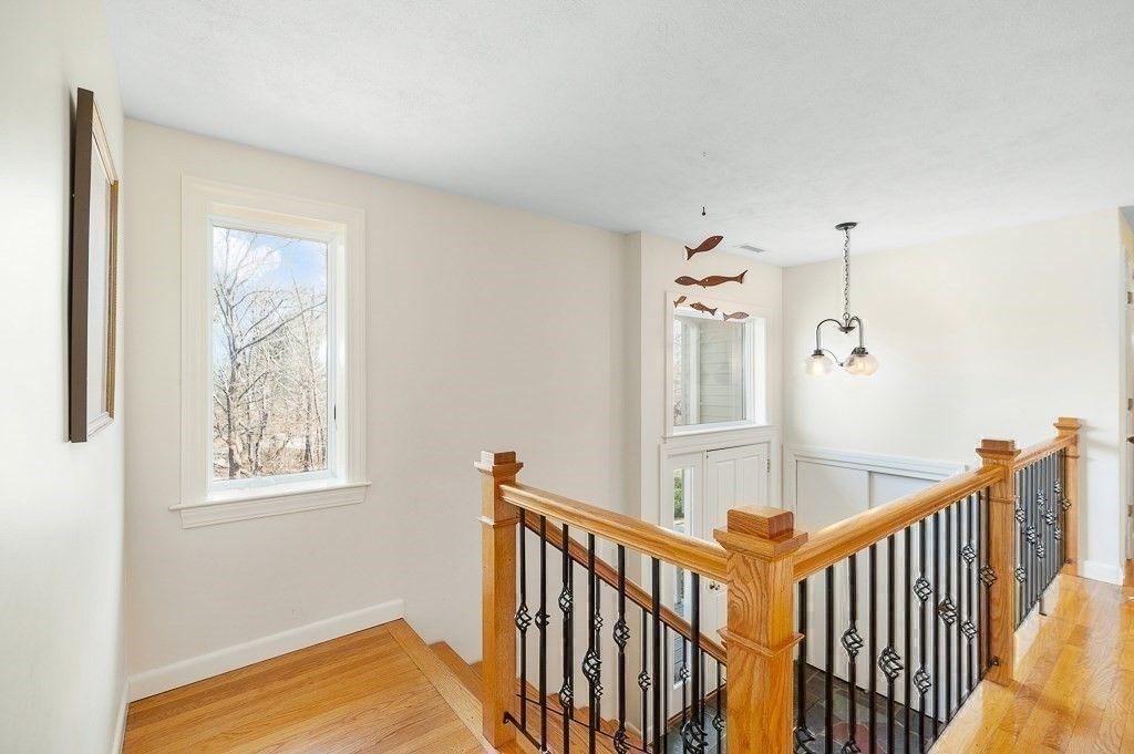 Interior, Pendant Lights, Wood Texture Flooring