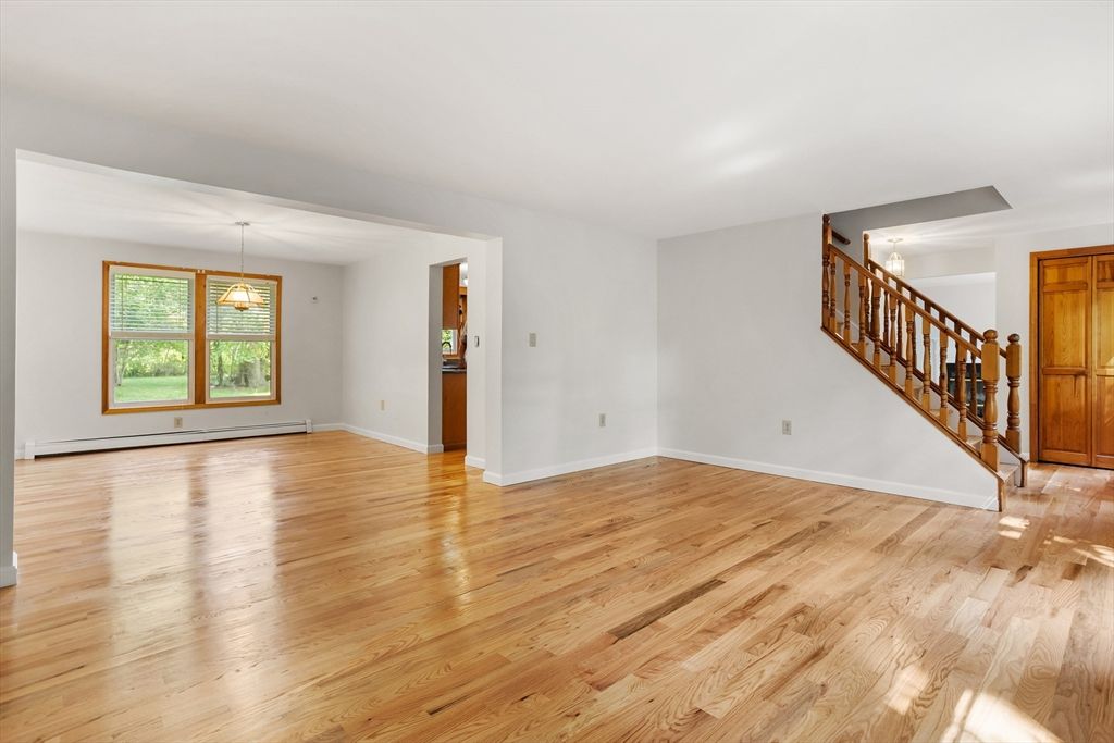 Empty room, Interior, Pendant Lights, Wood Texture Flooring