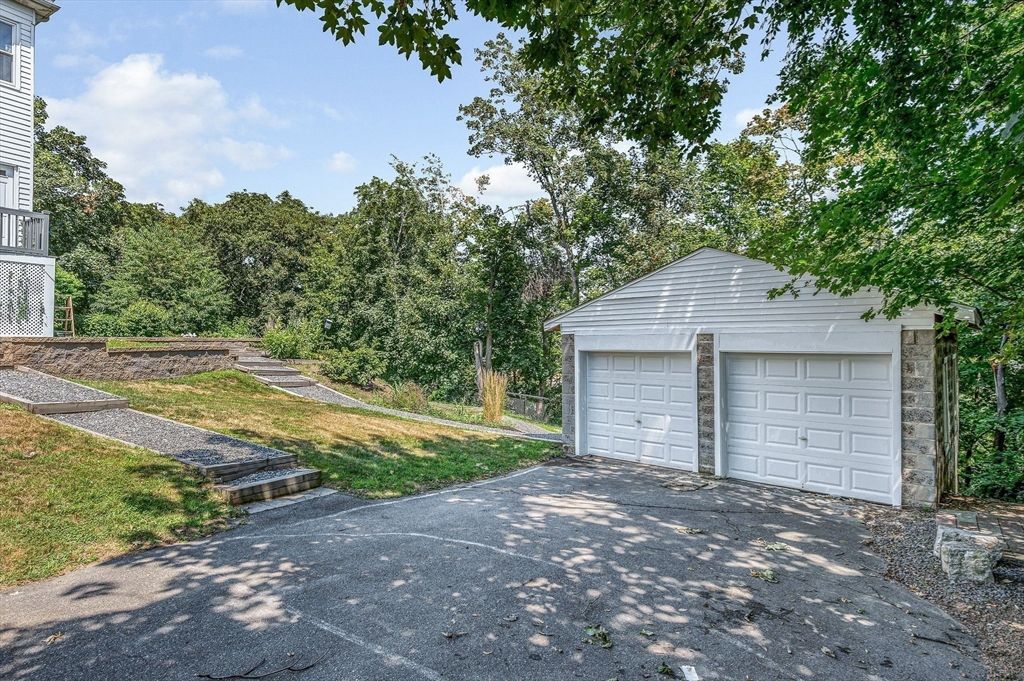 Detached Garage, Exterior