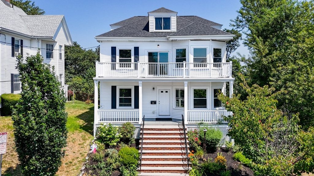 Exterior, Facade, Queen Anne Victorian