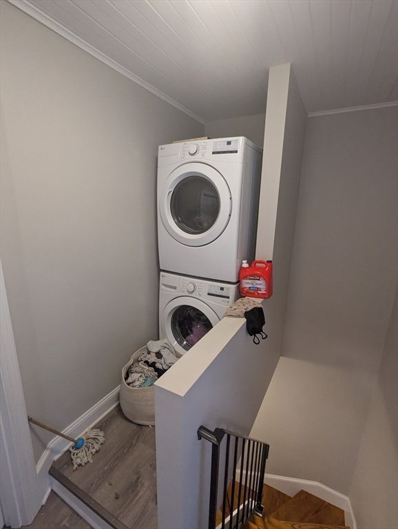 Interior, Utility Closets, Washer, Wood Texture Flooring