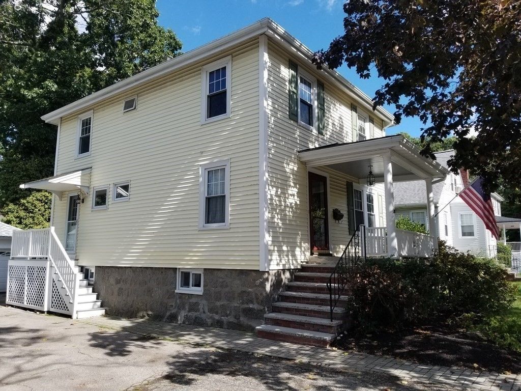 Exterior, Facade, American Foursquare