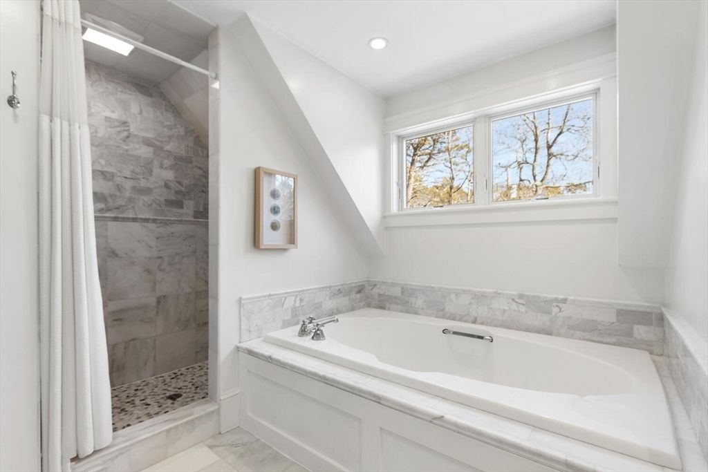 Bathroom, Interior, Marble Walls, Recessed Lighting
