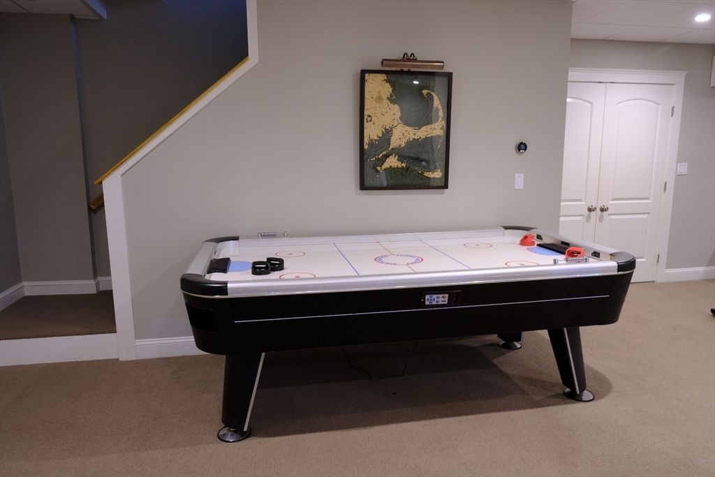 Game Room, Interior, Recessed Lighting