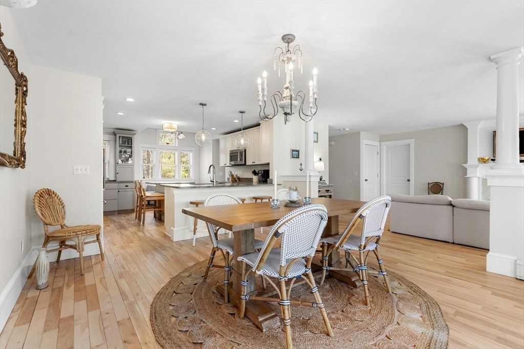 Chandelier, Dining room, Interior, Kitchen, Pendant Lights, Recessed Lighting, Wood Texture Flooring