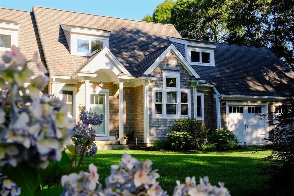 Attached, Exterior, Facade, Cape Cod