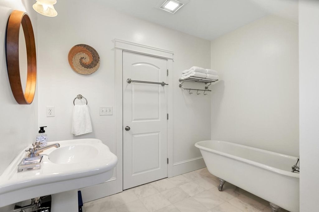 Bathroom, Free Standing Baths, Interior, Marble