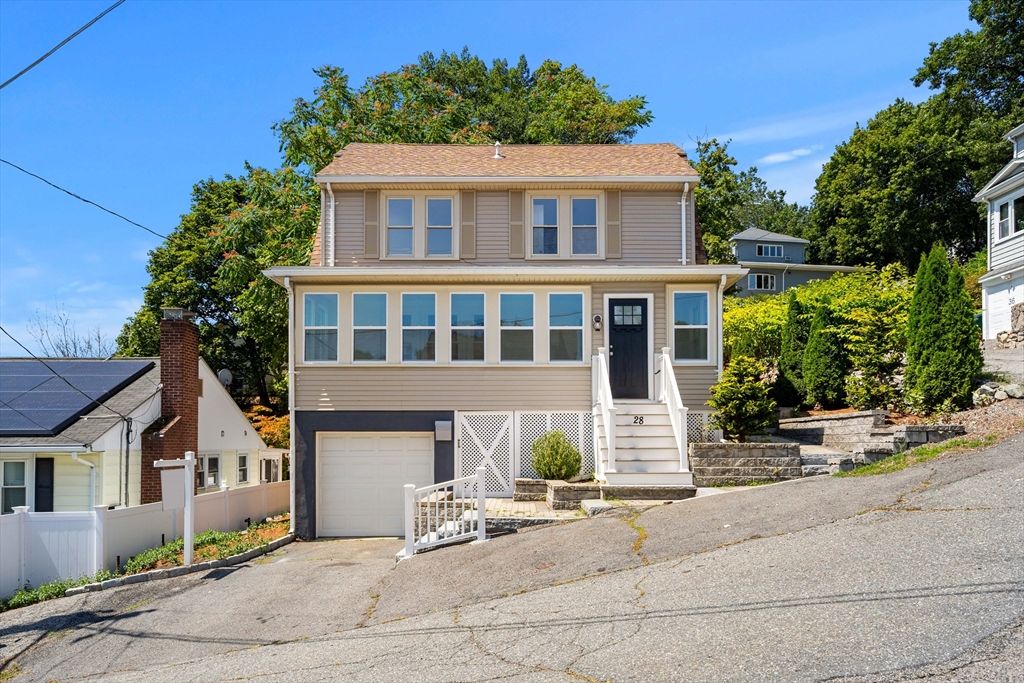 Attached, Exterior, Facade, Solar Panels, American Foursquare