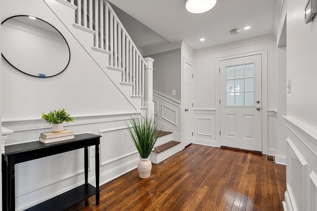 Interior, Recessed Lighting, Wood Texture Flooring