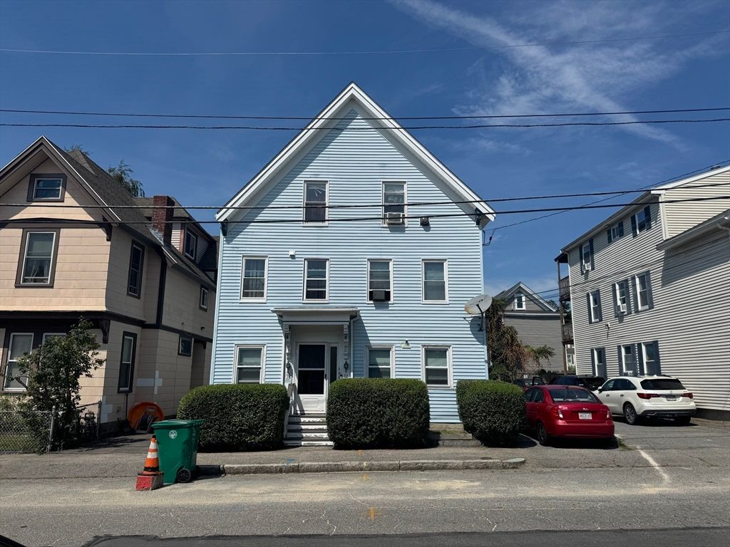 Exterior, Facade, Queen Anne Victorian