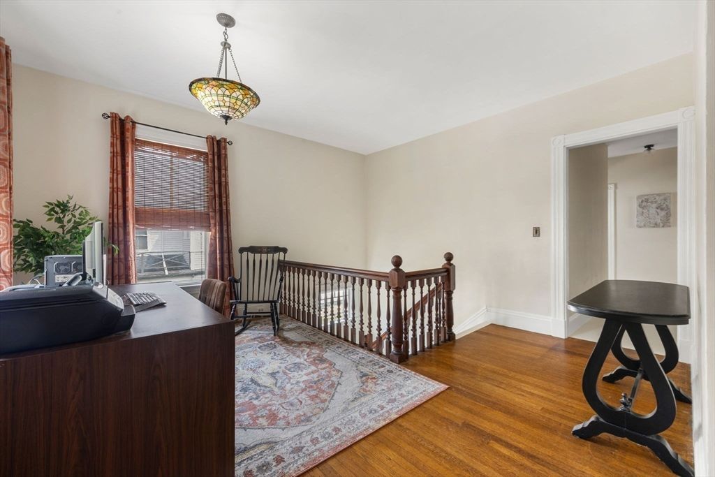 Interior, Pendant Lights, Wood Texture Flooring