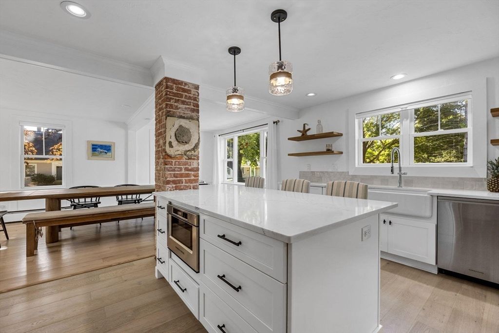 Dining room, Interior, Kitchen, Pendant Lights, Recessed Lighting, Wood Texture Flooring