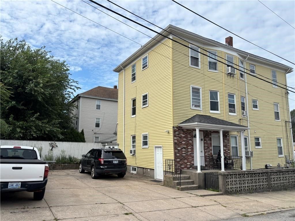 Exterior, Facade, Brick Facade, Rowhouse