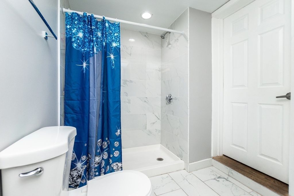 Bathroom, Interior, Marble, Marble Walls, Recessed Lighting