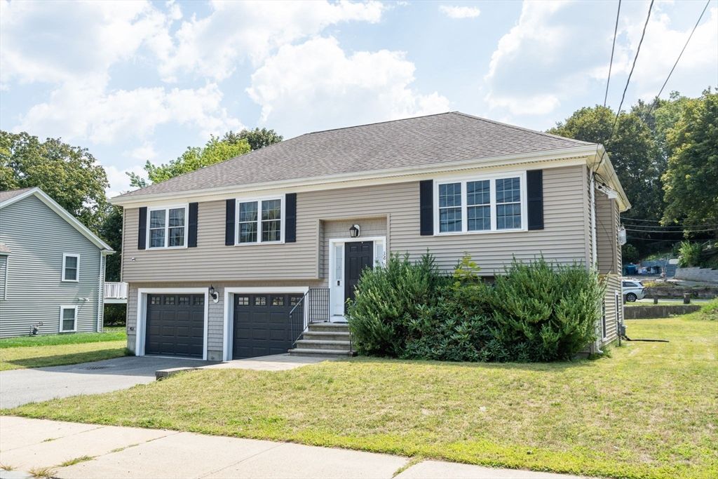 Attached, Exterior, Facade, Raised Ranch