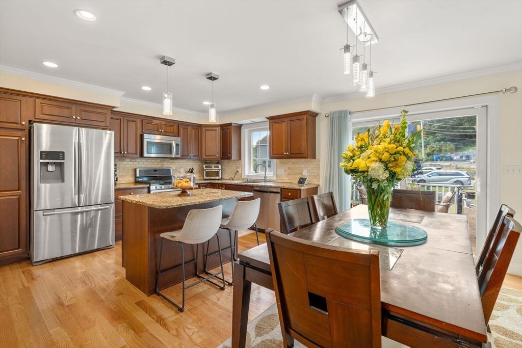 Dining room, Interior, Kitchen, Pendant Lights, Recessed Lighting, Stainless Steel Appliances, Wood Texture Flooring