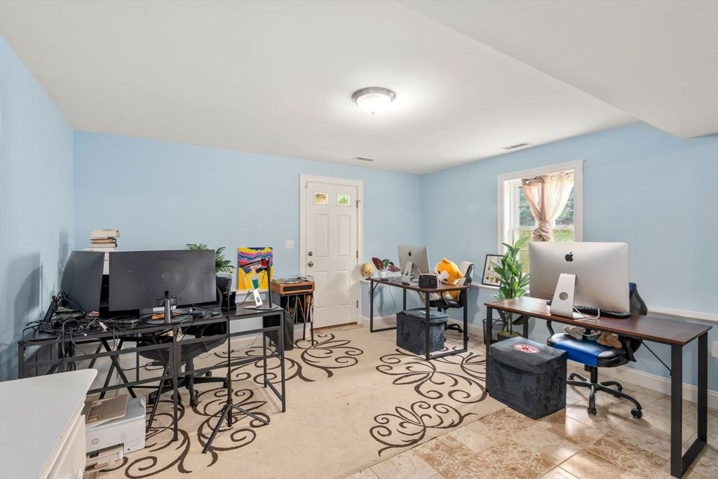 Home Office, Interior