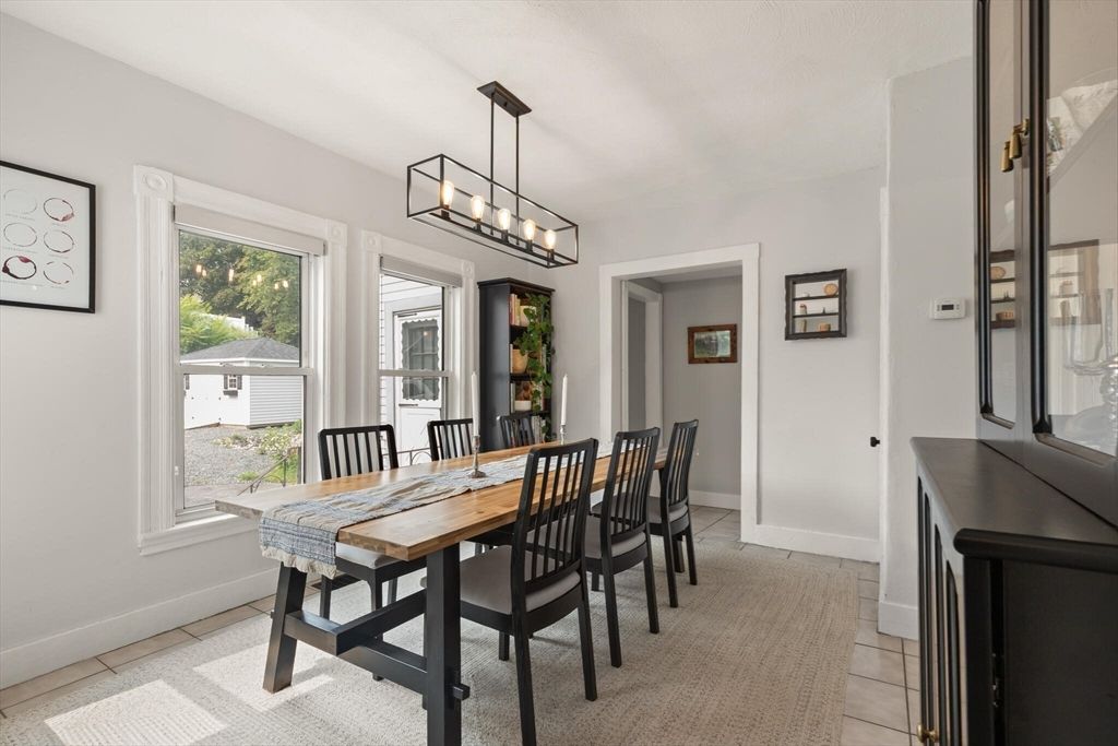 Chandelier, Dining room, Interior, Pendant Lights