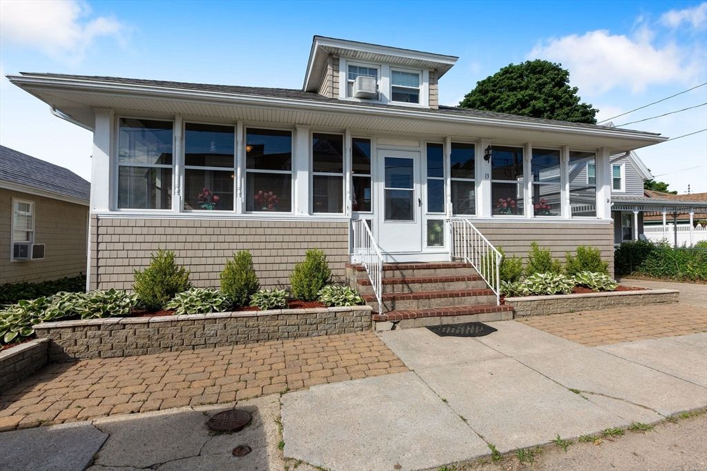 Exterior, Facade, American Foursquare