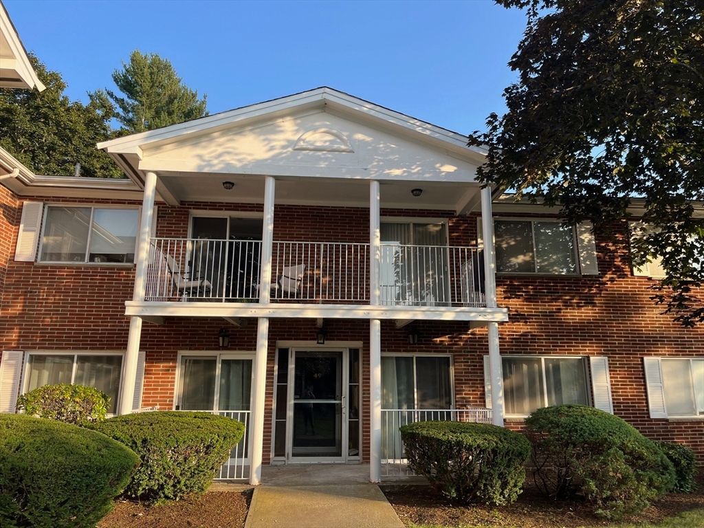 Exterior, Facade, Brick Facade, American Foursquare