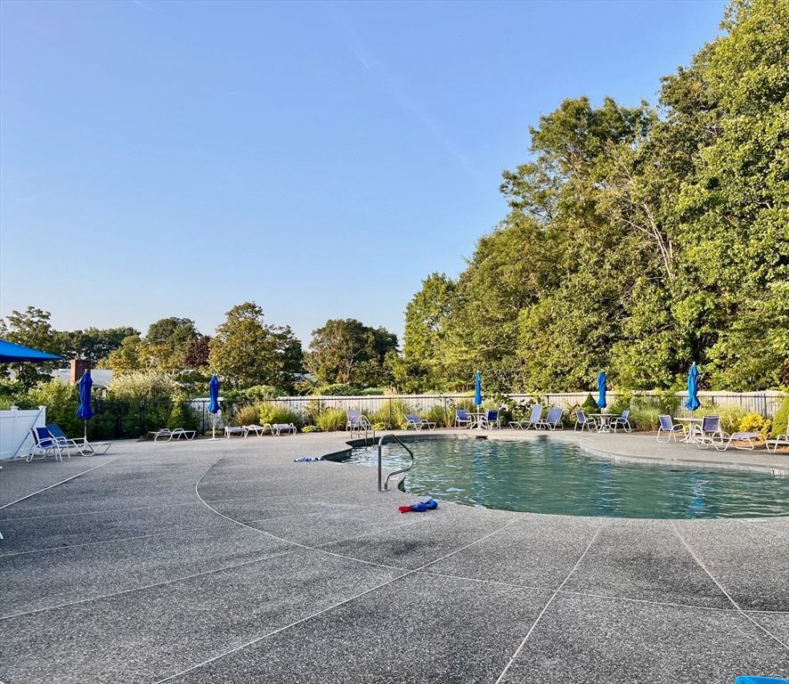Exterior, Playground, Pool